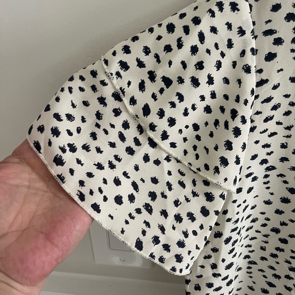Woman’s Gomorn Gray & Cream Polka Dot Ruffle Sleeve Top Size M GUC - Picture 2 of 5